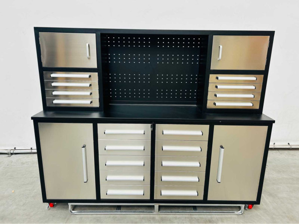Garagewerkbank met opbouwkast 220x58x170cm – foto 4 – kavel bij XL Auctions