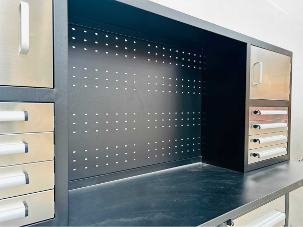 Garagewerkbank met opbouwkast 220x58x170cm – foto 8 – kavel bij XL Auctions