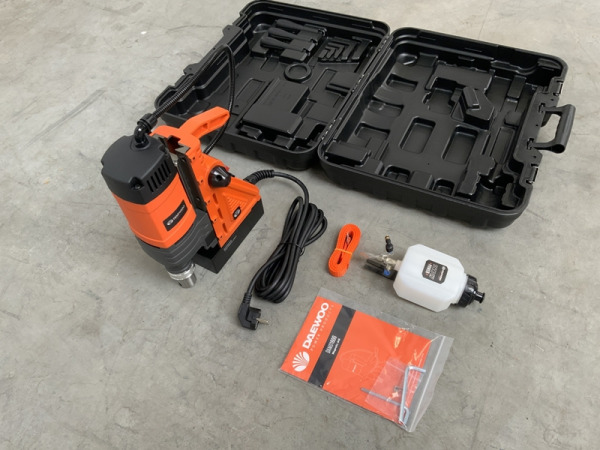 Daewoo magnetische boormachine DAMD1600 – foto 3 – kavel bij XL Auctions