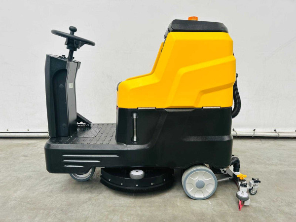 RTE schrobzuigmachine zelfrijdend ROFS-70 – foto 2 – kavel bij XL Auctions