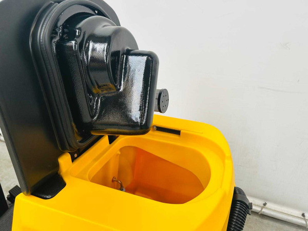 RTE schrobzuigmachine zelfrijdend ROFS-70 – foto 5 – kavel bij XL Auctions