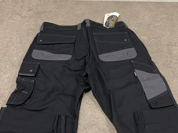 Dassy werkbroek maat 52 set 2-delig grijs/zwart – foto 5 – kavel bij XL Auctions