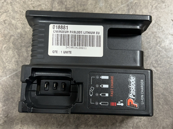 Paslode acculader LI-ION – foto 2 – kavel bij XL Auctions