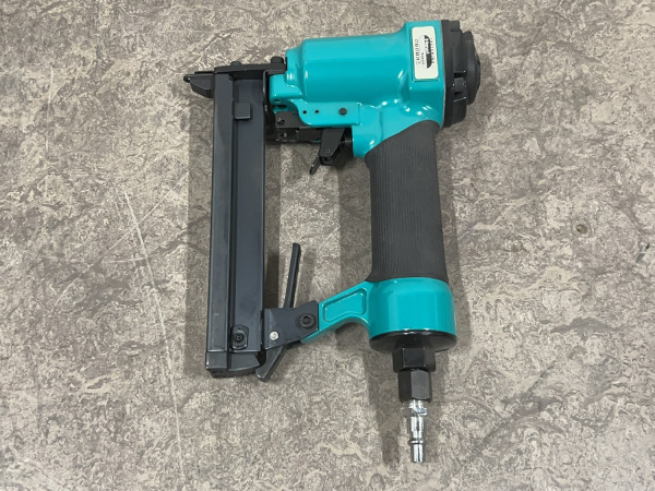 Hewi Tool pneumatische niettacker met gereedschapskoffer – foto 4 – kavel bij XL Auctions