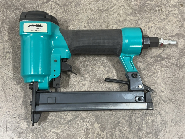 Hewi Tool pneumatische niettacker met gereedschapskoffer – foto 5 – kavel bij XL Auctions
