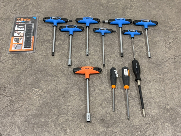 Bevestiging set 12-delig – kavel bij XL Auctions