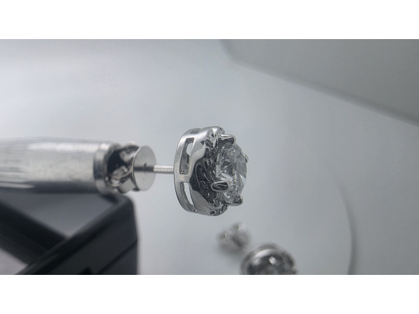Wit gouden oorbellen met diamant 2 x 0,50 crt ( IGI ) – foto 4 – kavel bij XL Auctions