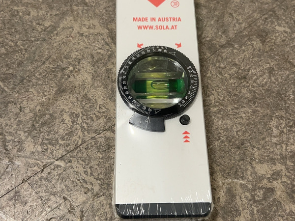 2x Sola waterpas AVD 60cm – foto 4 – kavel bij XL Auctions