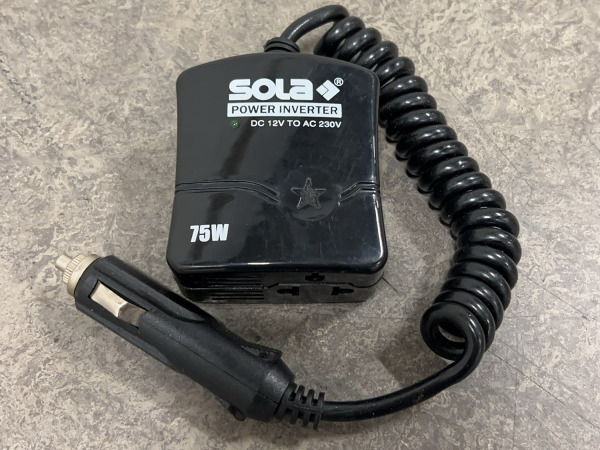 5x Sola KFZ-adapter CC van 12V naar 220V – foto 2 – kavel bij XL Auctions