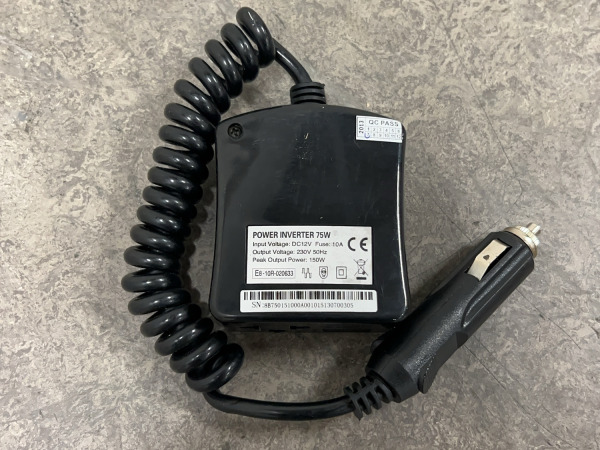 5x Sola KFZ-adapter CC van 12V naar 220V – foto 3 – kavel bij XL Auctions