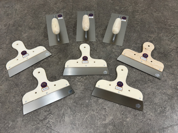 Het Melkmeisje plakspanen- en spackmessen set 8-delig – kavel bij XL Auctions