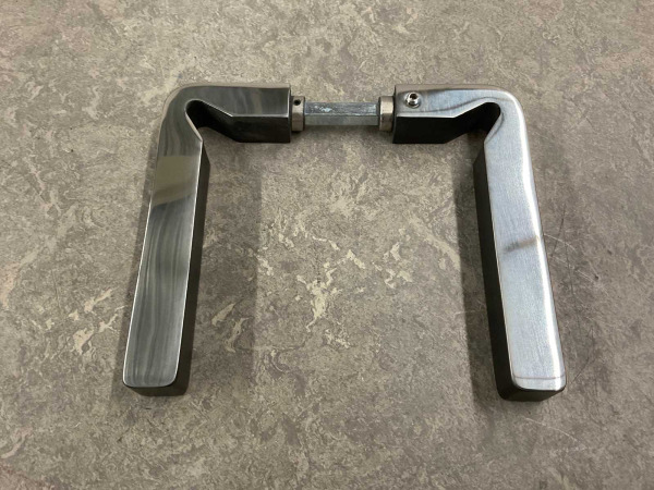 3x Intersteel deurkruk op vierkant rozet Moors No.3 – foto 6 – kavel bij XL Auctions