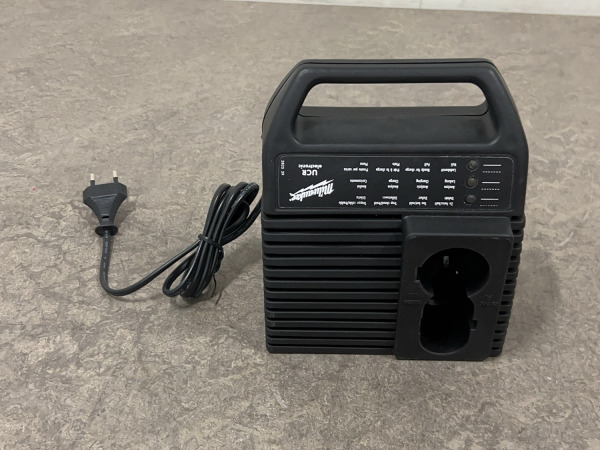 Milwaukee accu lader – foto 4 – kavel bij XL Auctions