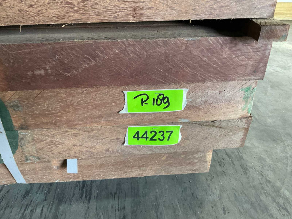 120x Azobé hardhouten tuinpaal gepunt 250x7x7 cm – foto 5 – kavel bij XL Auctions