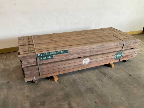 20x Azobé hardhouten tuinpaal gepunt 300x7x7 cm – foto 3 – kavel bij XL Auctions