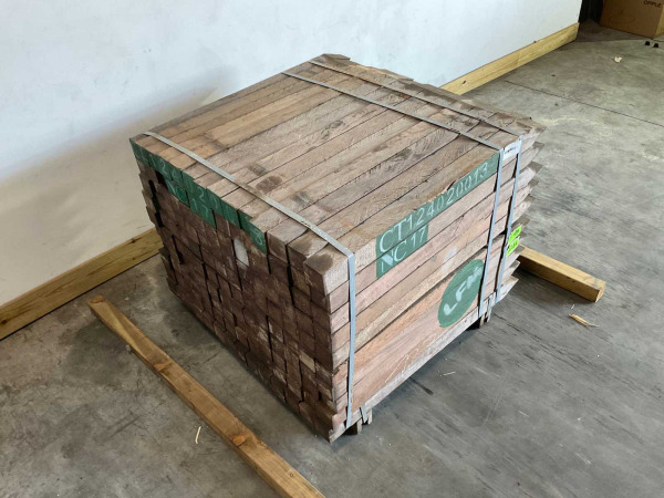 120x Azobé hardhouten tuinpaal gepunt 100x7x7 cm – foto 2 – kavel bij XL Auctions