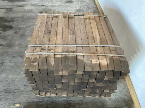 120x Azobé hardhouten tuinpaal gepunt 100x7x7 cm – foto 4 – kavel bij XL Auctions
