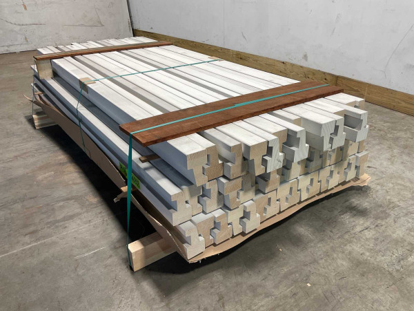 5x Naaldhouten kozijnhout profiel-C binnendraaiend - 200x11x6,6cm – foto 3 – kavel bij XL Auctions