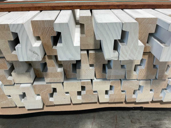 5x Naaldhouten kozijnhout profiel-C binnendraaiend - 200x11x6,6cm – foto 5 – kavel bij XL Auctions