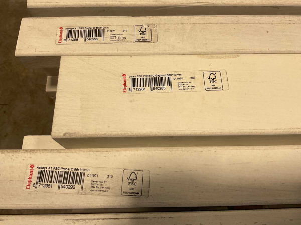 5x Naaldhouten kozijnhout profiel-C binnendraaiend - 200x11x6,6cm – foto 8 – kavel bij XL Auctions