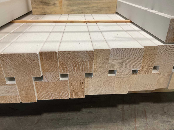 5x Naaldhout kozijn profiel-B binnendraaiend - 200x11x6,6cm – foto 6 – kavel bij XL Auctions