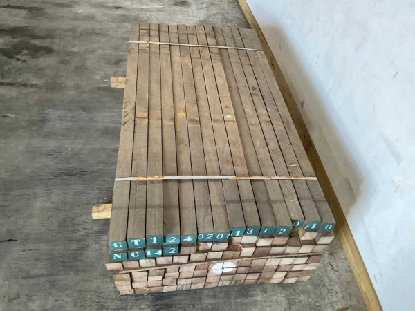 120x Azobé hardhouten tuinpaal gepunt 200x7x7cm – foto 4 – kavel bij XL Auctions