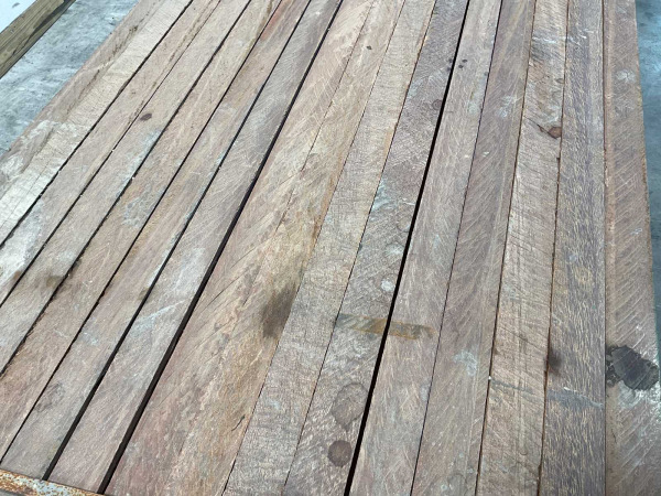 160x Azobé hardhouten tuinpaal FAS gepunt 275x6x6 cm – foto 4 – kavel bij XL Auctions