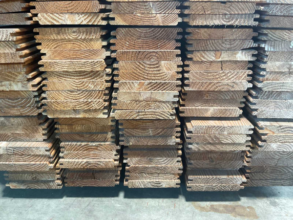 15x Douglas plank blokhutprofiel 400x19,5x2,8cm – foto 6 – kavel bij XL Auctions