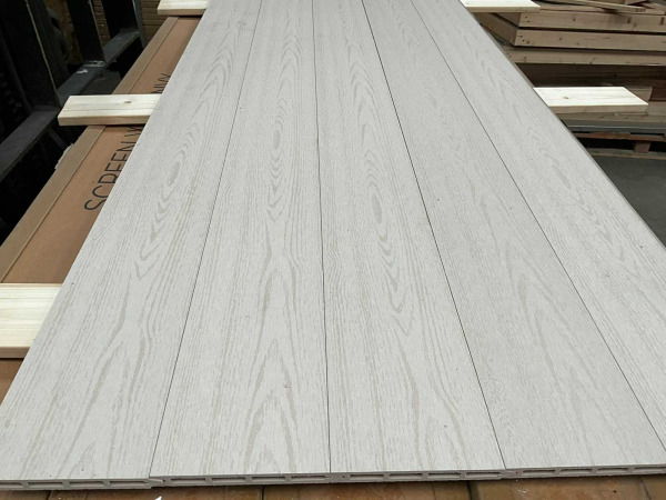 25x Composiet tuinplank mes- en groef houtlook 180x14x1,6cm – foto 2 – kavel bij XL Auctions
