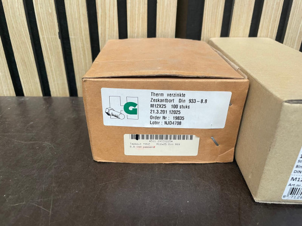 Partij binnenzeskantbouten M12 x 25 mm in drie dozen – foto 2 – kavel bij XL Auctions