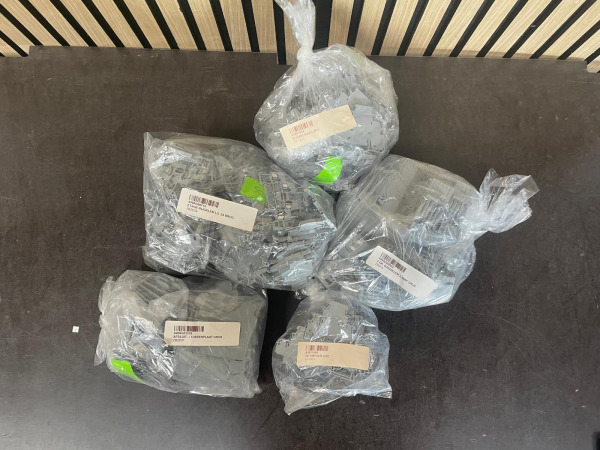 Partij Diverse Grijze Rijgklemmen & Toebehoren 001 – foto 2 – kavel bij XL Auctions