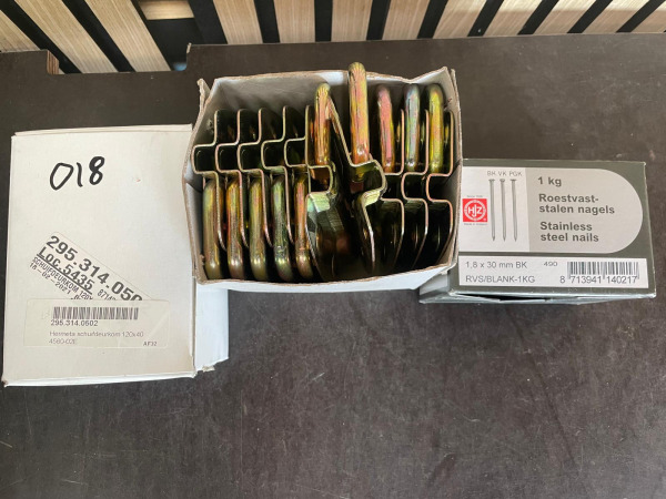 Partij Hermeta Sluitdeurklemmen & RVS Nagels – 018 – foto 2 – kavel bij XL Auctions
