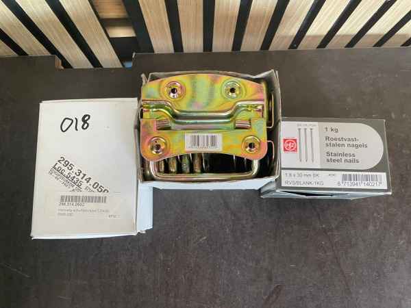 Partij Hermeta Sluitdeurklemmen & RVS Nagels – 018 – foto 3 – kavel bij XL Auctions