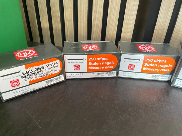 HJZ Partij Stalen & RVS Nagels – 6 Verpakkingen – foto 2 – kavel bij XL Auctions