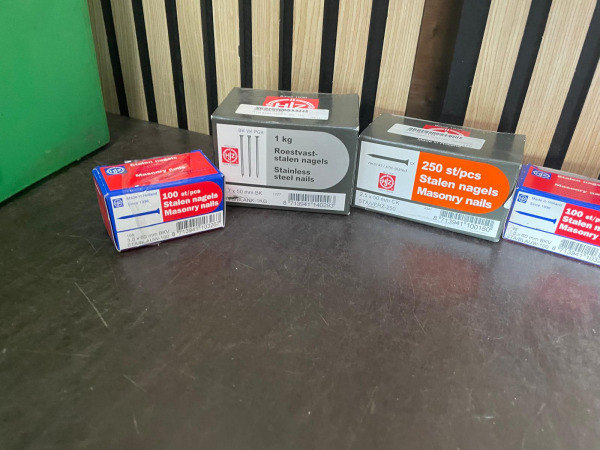 HJZ Partij Stalen & RVS Nagels – 7 Verpakkingen – foto 3 – kavel bij XL Auctions