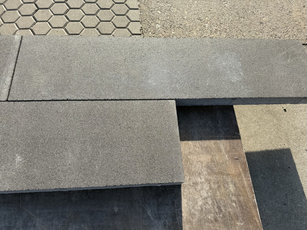 115,2 m2 betontegel medium grijs 30x120x6 cm – foto 3 – kavel bij XL Auctions