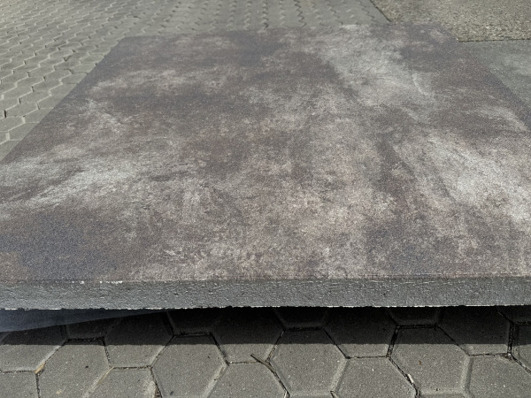 50 M2 Betontegel Bruin Genuanceerd 100x100x6 Cm – foto 3 – kavel bij XL Auctions