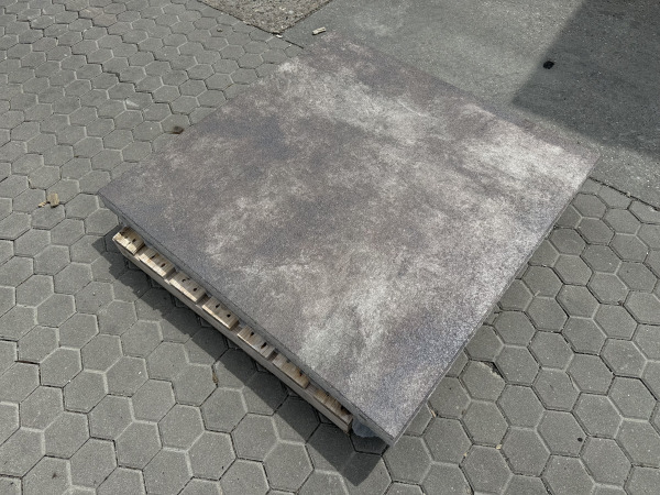 50 M2 Betontegel Bruin Genuanceerd 100x100x6 Cm – foto 4 – kavel bij XL Auctions