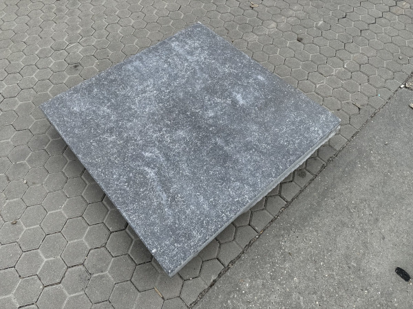 24 M2 Betontegel Hardsteenlook 100x100x6 Cm – foto 5 – kavel bij XL Auctions
