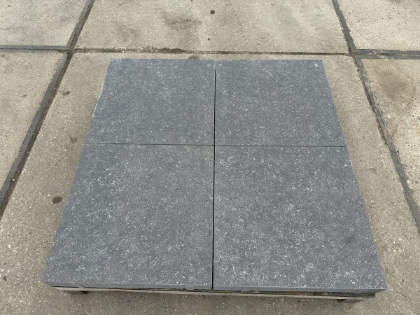 61,2 M2 Keramische Tegel Hardsteenlook 60x60x8 Cm – foto 2 – kavel bij XL Auctions