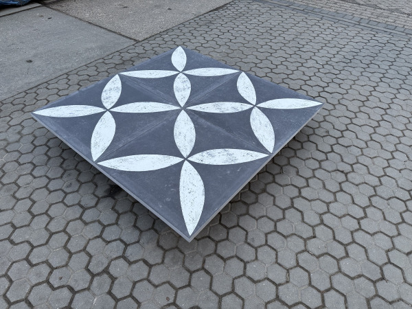 27,44 M2 Keramische Tegel Blue Stone Flower 70x70x3,2 Cm – foto 4 – kavel bij XL Auctions