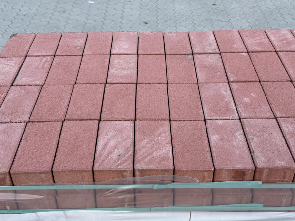 20 M2 Beton Keiformaat Rood Met Facet 21x10x8 Cm – foto 2 – kavel bij XL Auctions