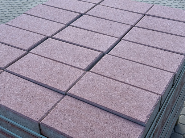 11 M2 Betontegel Rood Met Facet 30x15x8 Cm – foto 3 – kavel bij XL Auctions