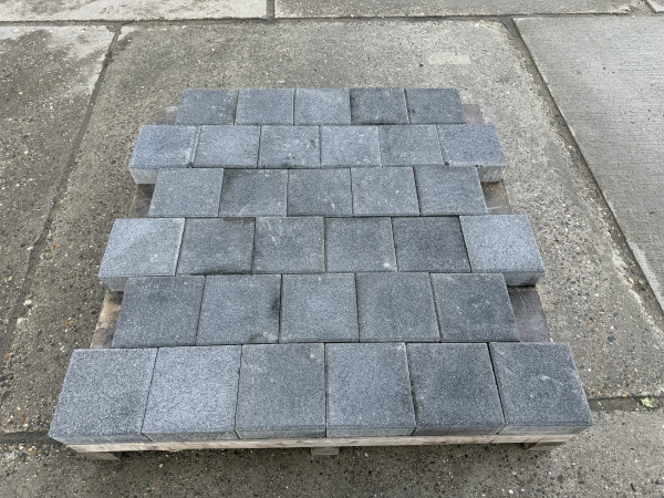 49 M2 Prijstopper! Betonsteen Donkergrijs 20x20x8 Cm – foto 5 – kavel bij XL Auctions