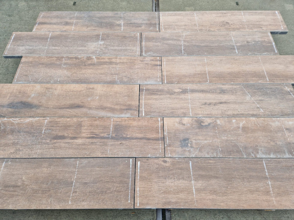 30,24 M2 Keramische Tegel Houtlook 30x120x4 Cm – foto 2 – kavel bij XL Auctions