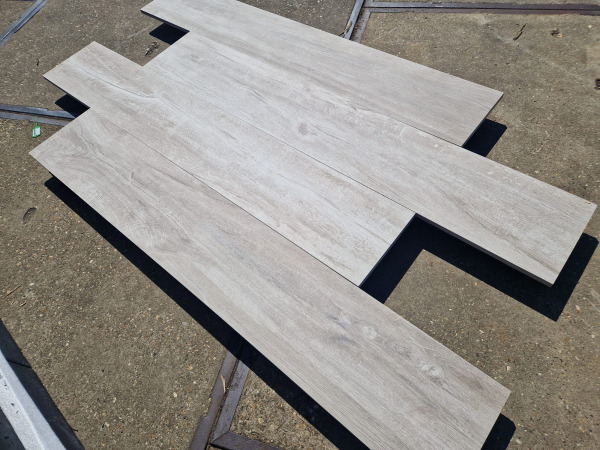 25,92 M2 Keramische Tegel Houtlook 180x30x2 Cm – foto 4 – kavel bij XL Auctions