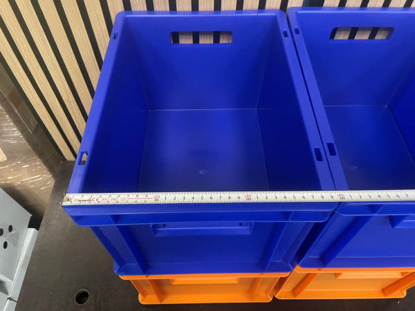 Set van 4 Kunststof Opbergbakken – Blauw & Oranje – foto 3 – kavel bij XL Auctions