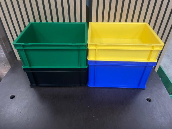 Set van 4 Kunststof Opbergbakken – Diverse Kleuren – foto 2 – kavel bij XL Auctions