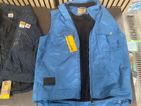 Set van 2 Werkvesten – Carhartt & Snickers – foto 3 – kavel bij XL Auctions