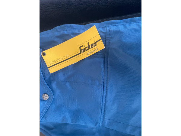 Set van 2 Werkvesten – Carhartt & Snickers – foto 7 – kavel bij XL Auctions